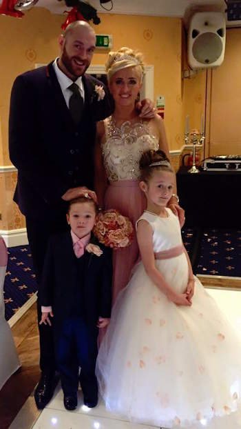 Tyson Fury wife and children (350px * 622px)